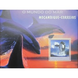 EL)2002 MOZAMBIQUE, THE WORLD OF THE SEA, MARINE LIFE, ORCAS, THE KILLER WHALE ORCINUS, SS, MNH